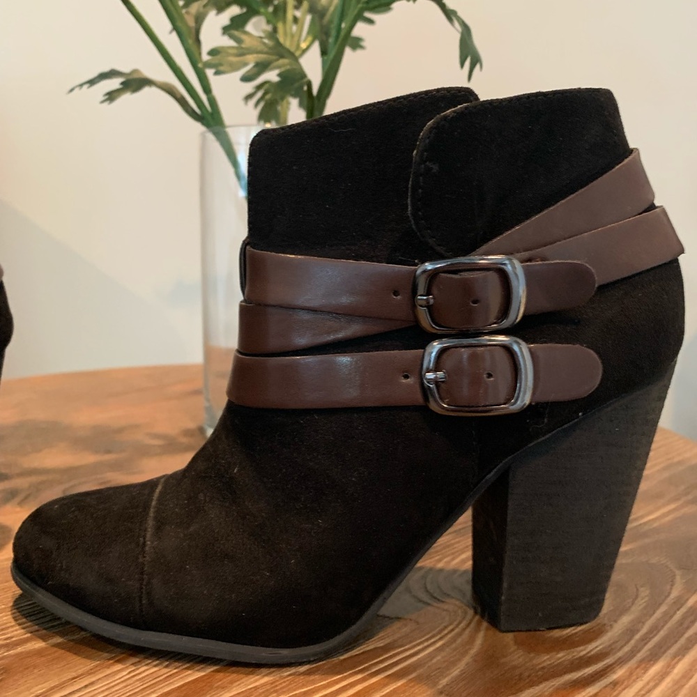 6.5 Carlos Santana suede and leather booties